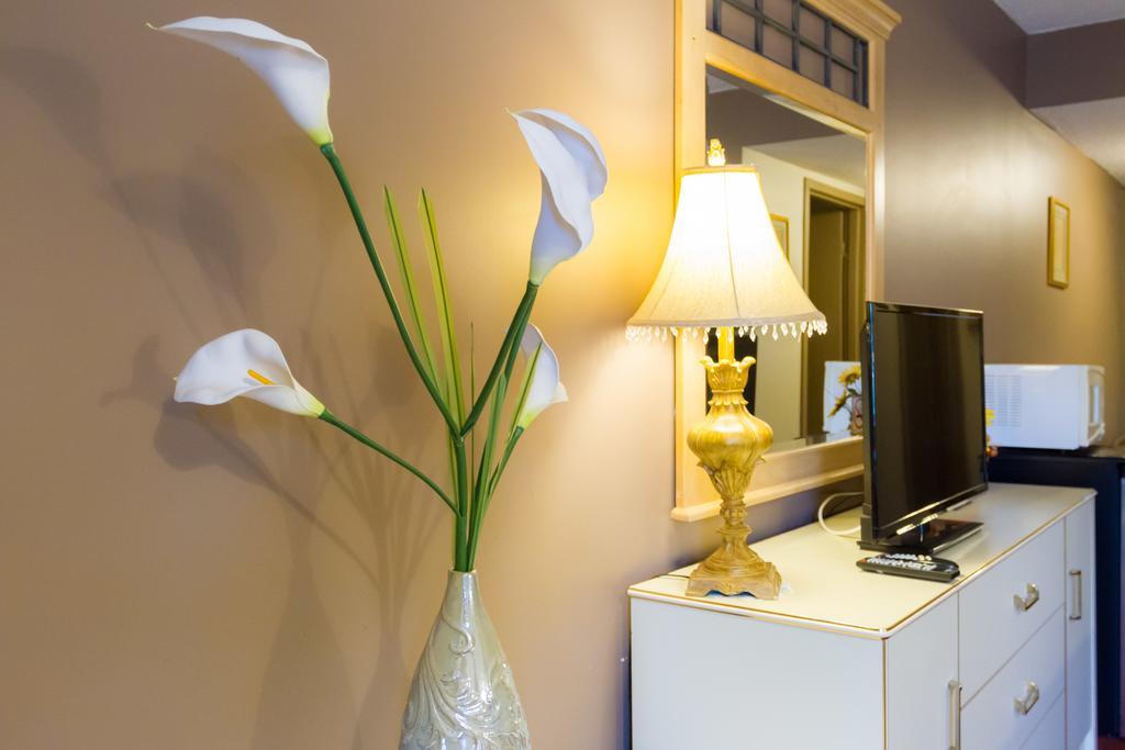 Niagara Falls Motor Lodge Room photo