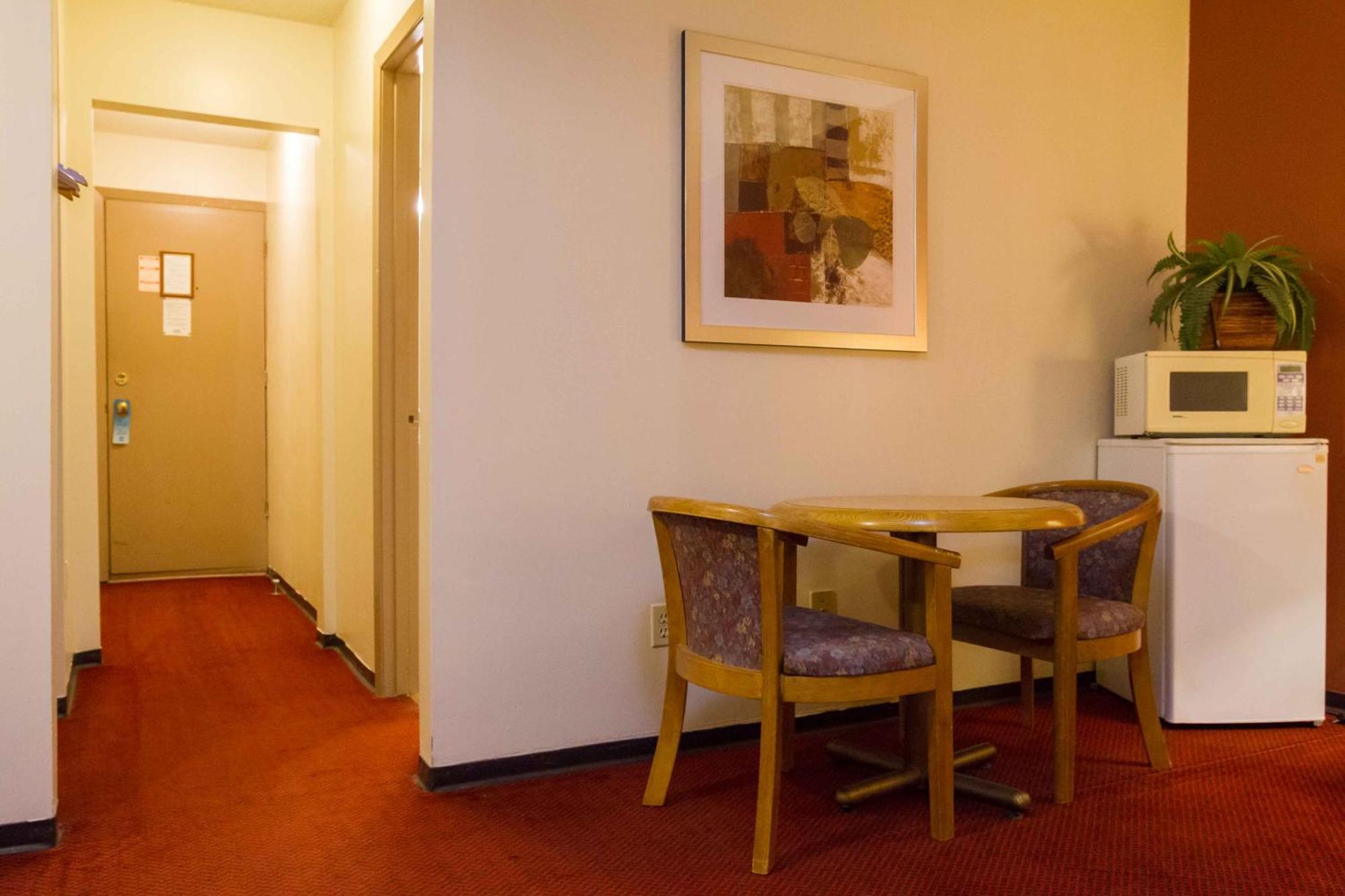 Niagara Falls Motor Lodge Room photo