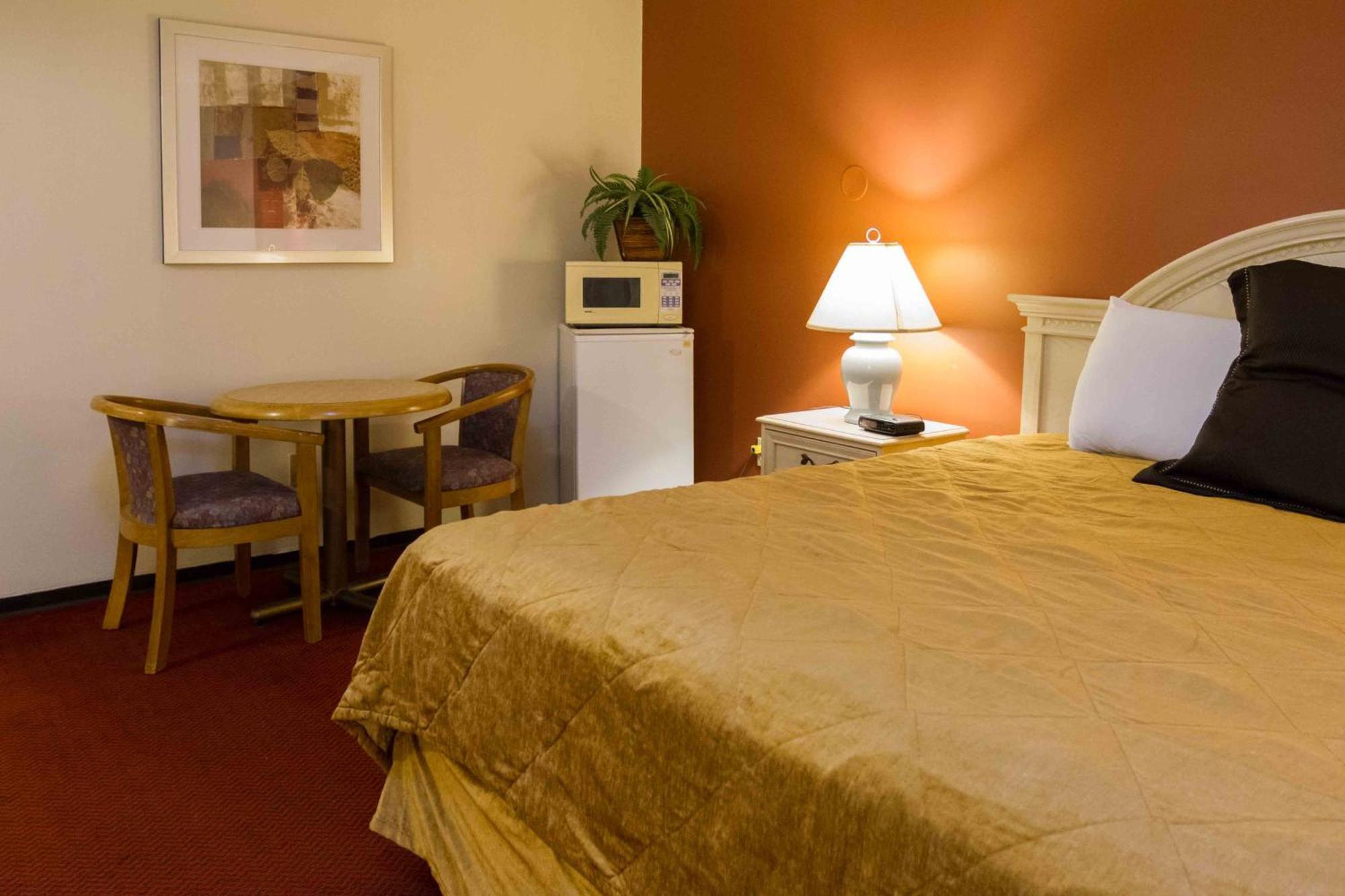 Niagara Falls Motor Lodge Room photo